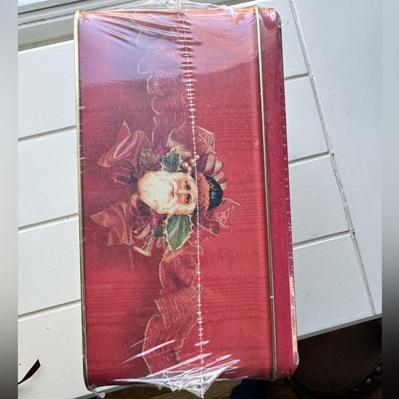 Victorian Santas puzzle ~ 500 Pieces. When completed measures 20”x 20”. - Picture 2 of 4